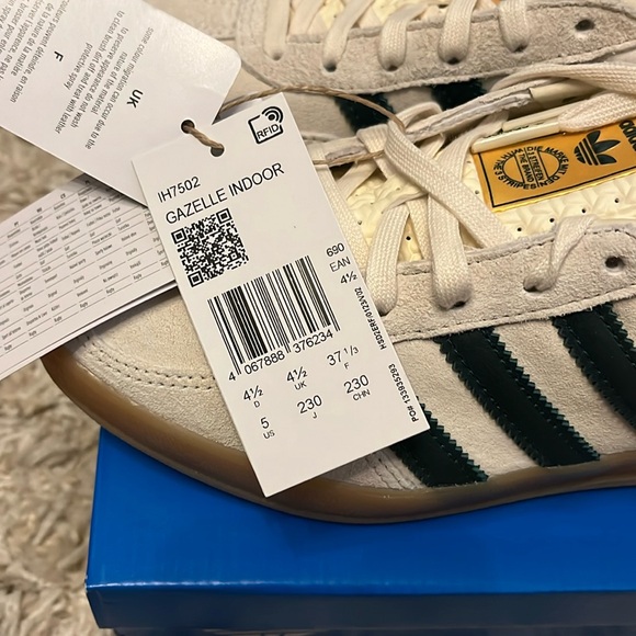 Adidas Gazelle Indoor sneakers. Unisex. Size 6. Cream. White. New. - Picture 3 of 8
